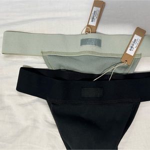 Skims Thong, never worn nwt!